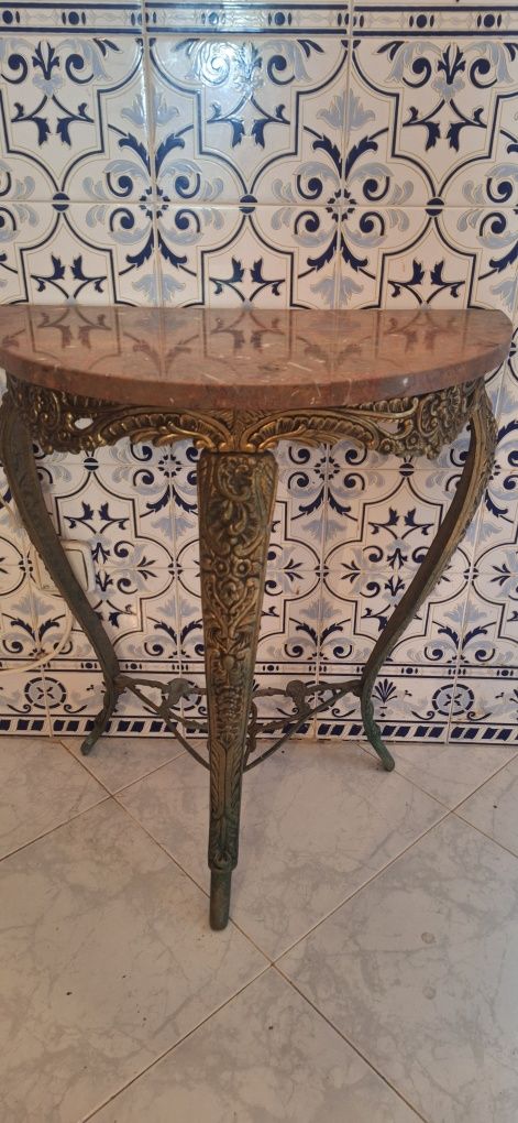 Mesa pedra entrada