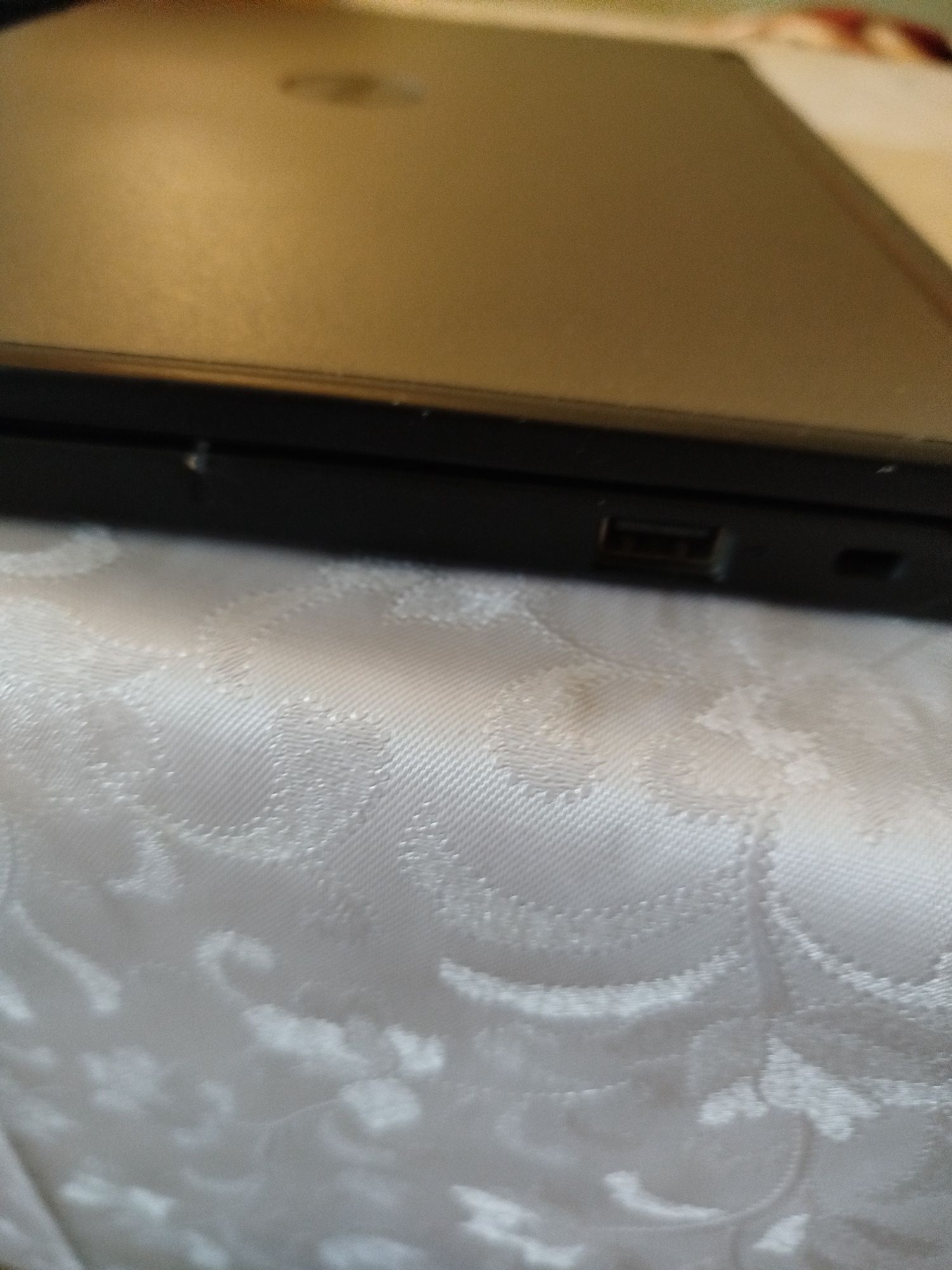 Sprzedam laptopa