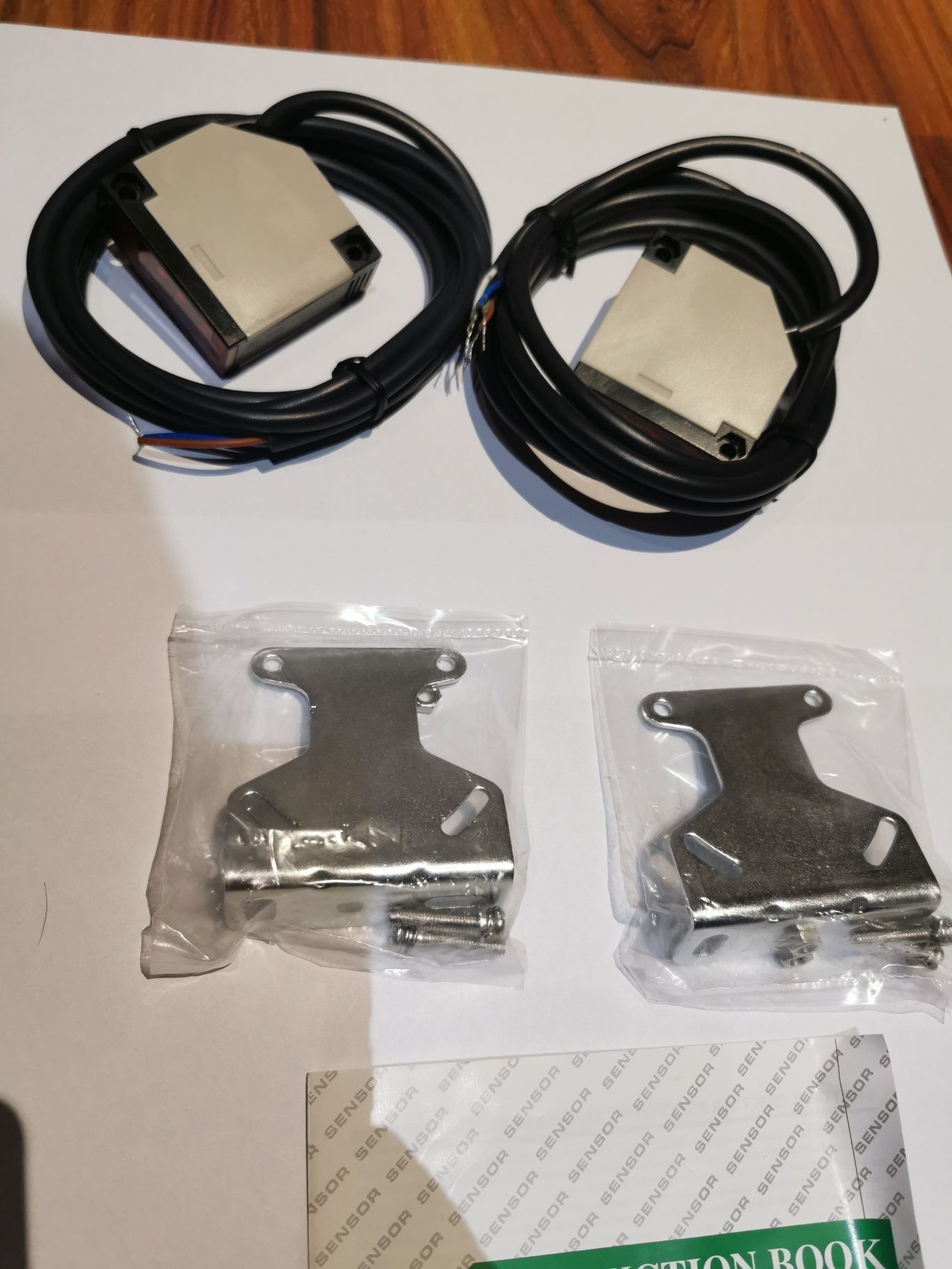 2x Czujniki fotoelektryczne HESCHEN