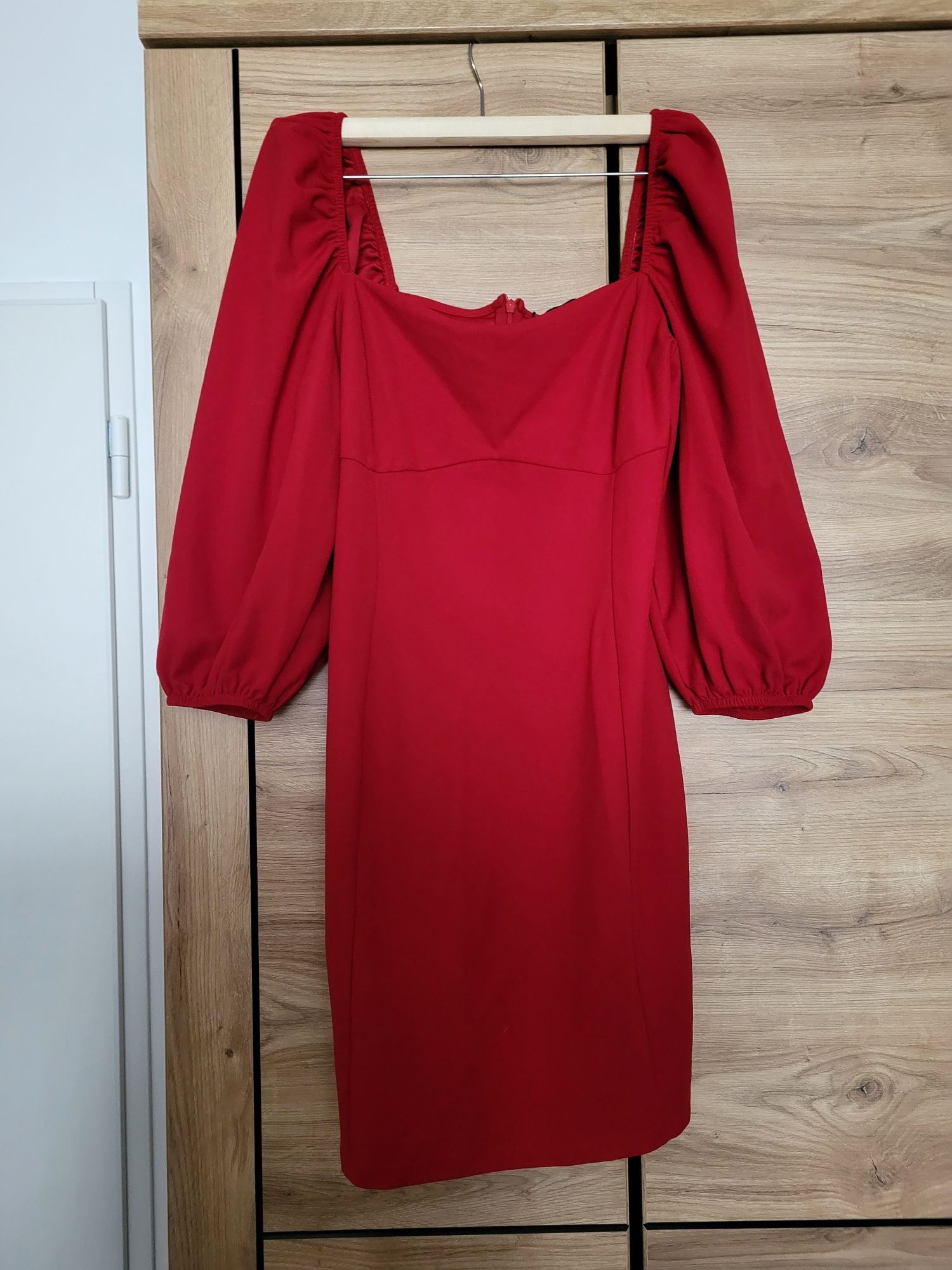 Nowa krótka czerwona sukienka