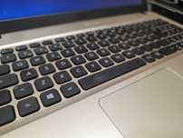 Portatif ASUS 15.6" Em pleno funcionamento