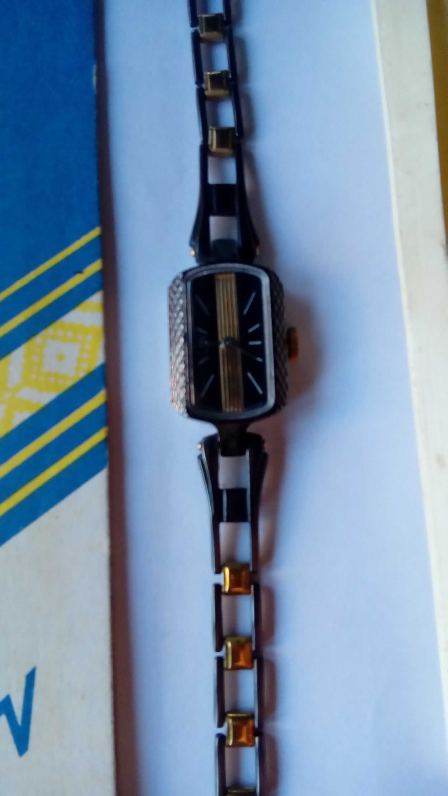 Продам женские новые часы Луч, СССР