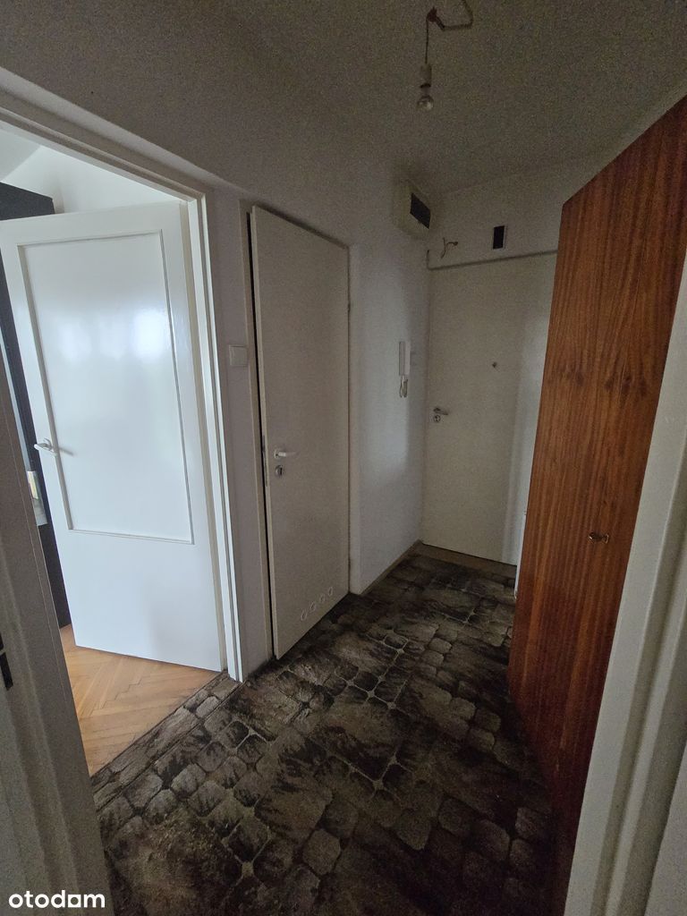 2 pokoje w niskim bloku Winogrady os. Kosmonautów