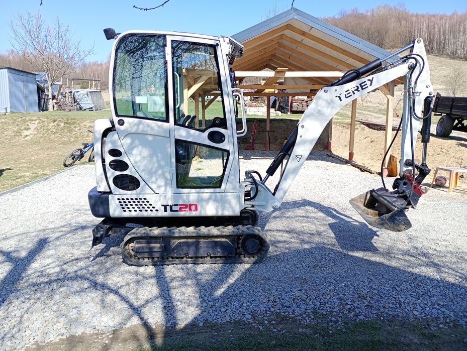 Usługi minikoparką, wywrotką koparką kołową
