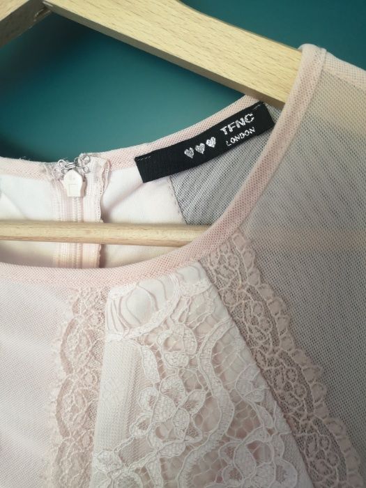 Sukienka koktajlowa TFNC Petite - Kacia mini peach