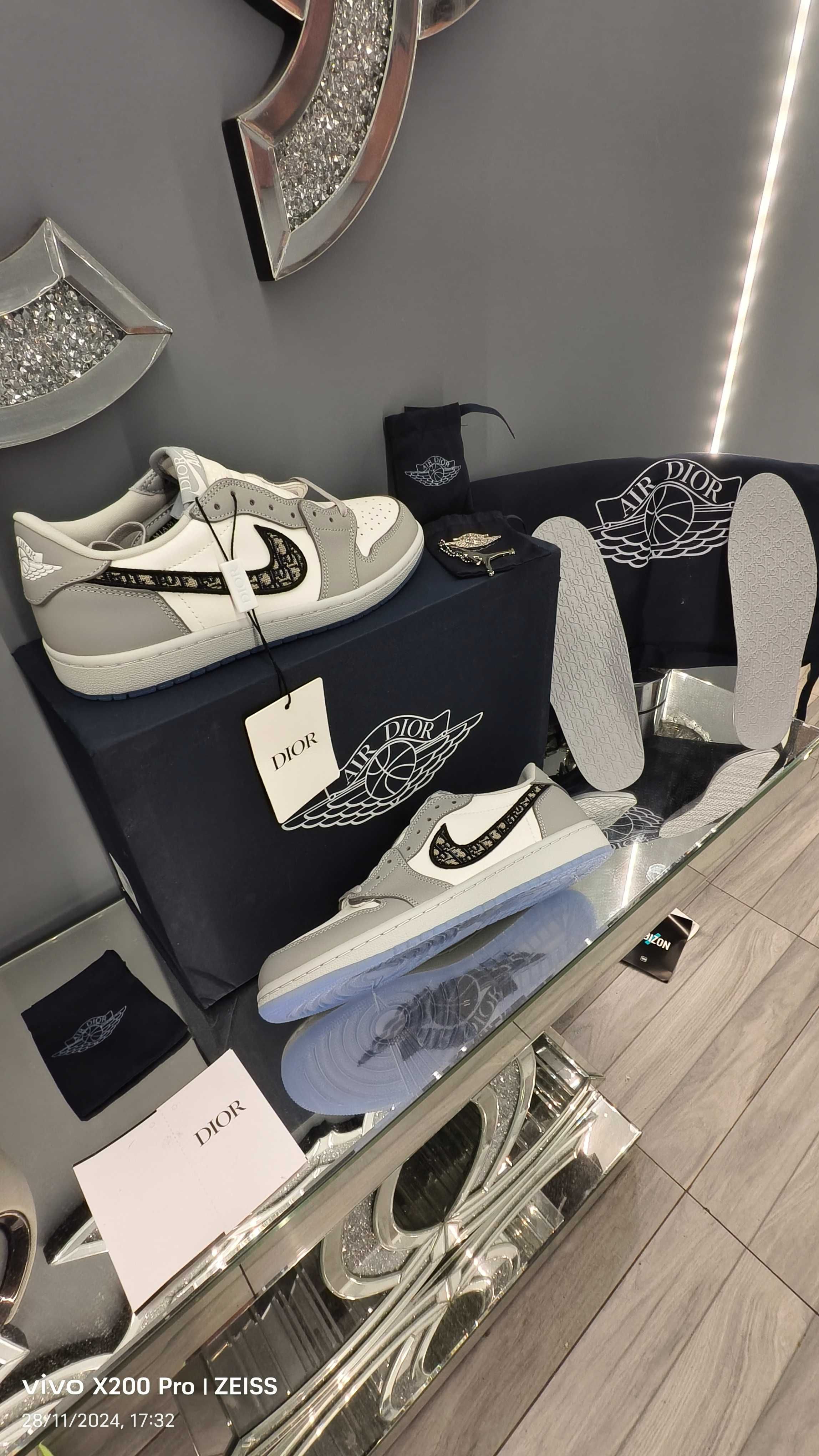 Jordan 1 Low Dior