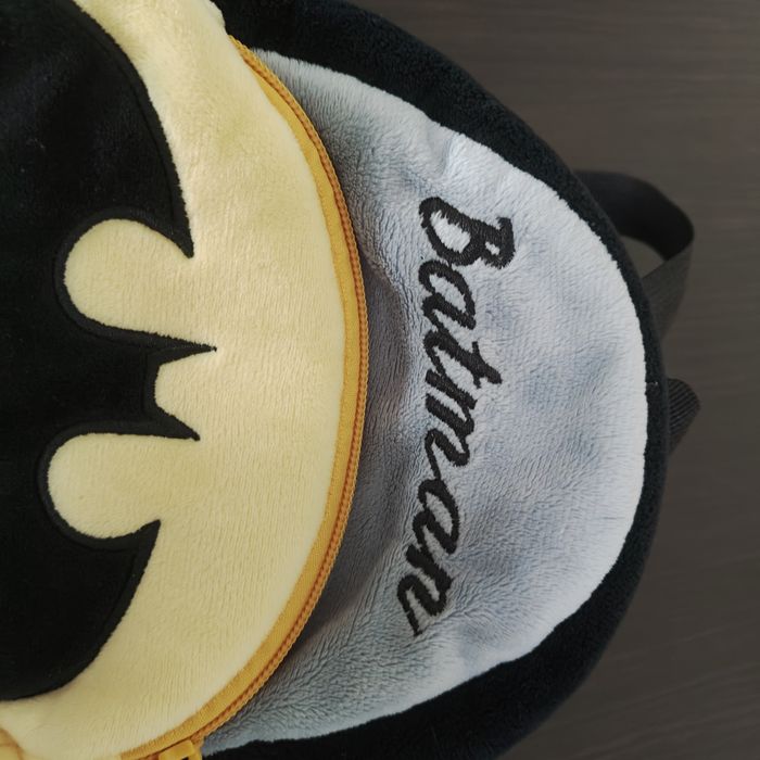 Mały, pluszowy plecak Batman dla przedszkolaka. Stan bardzo dobry.