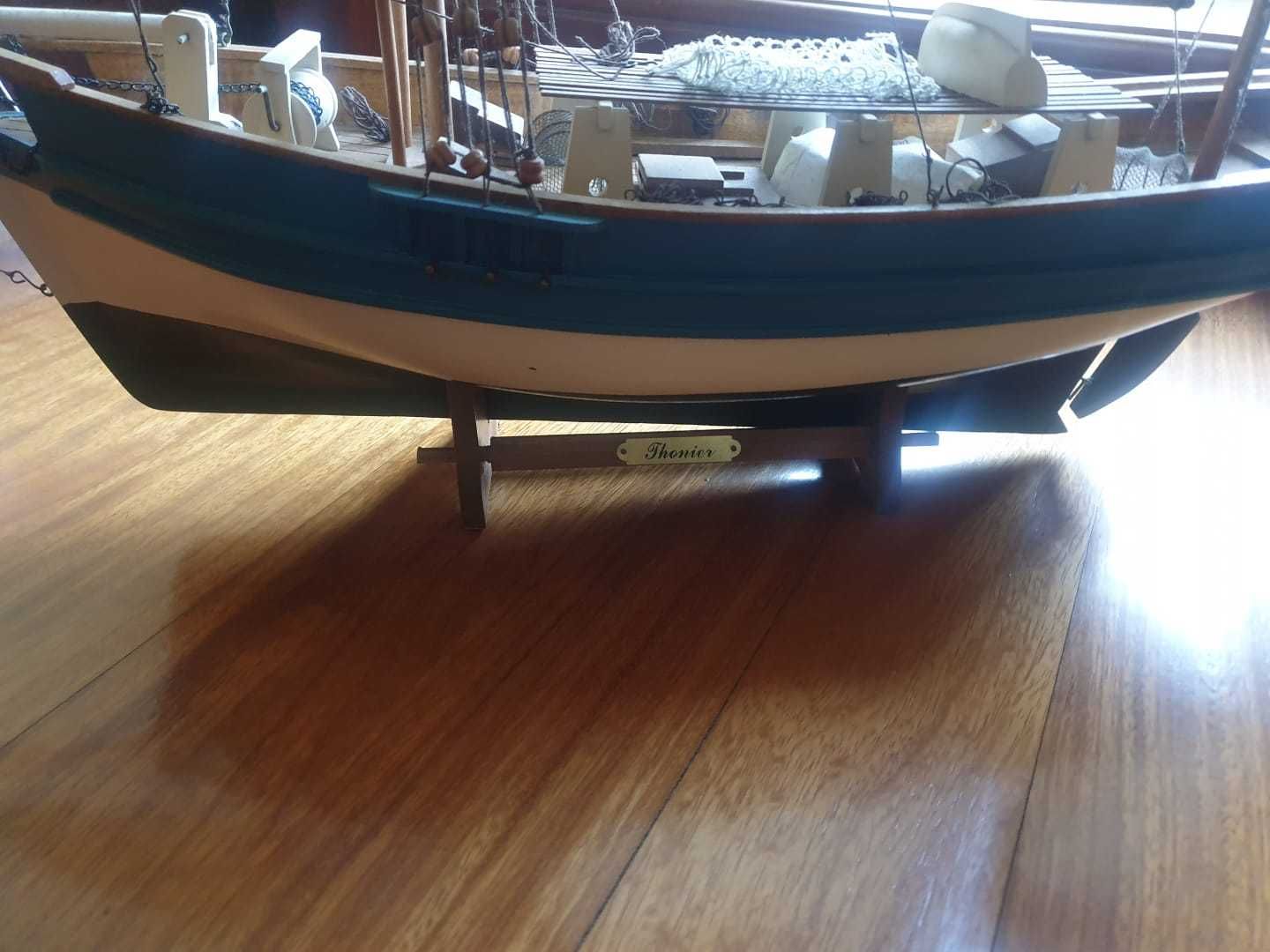 Miniatura barco pesqueiro 2 mastros - didático / decorativo