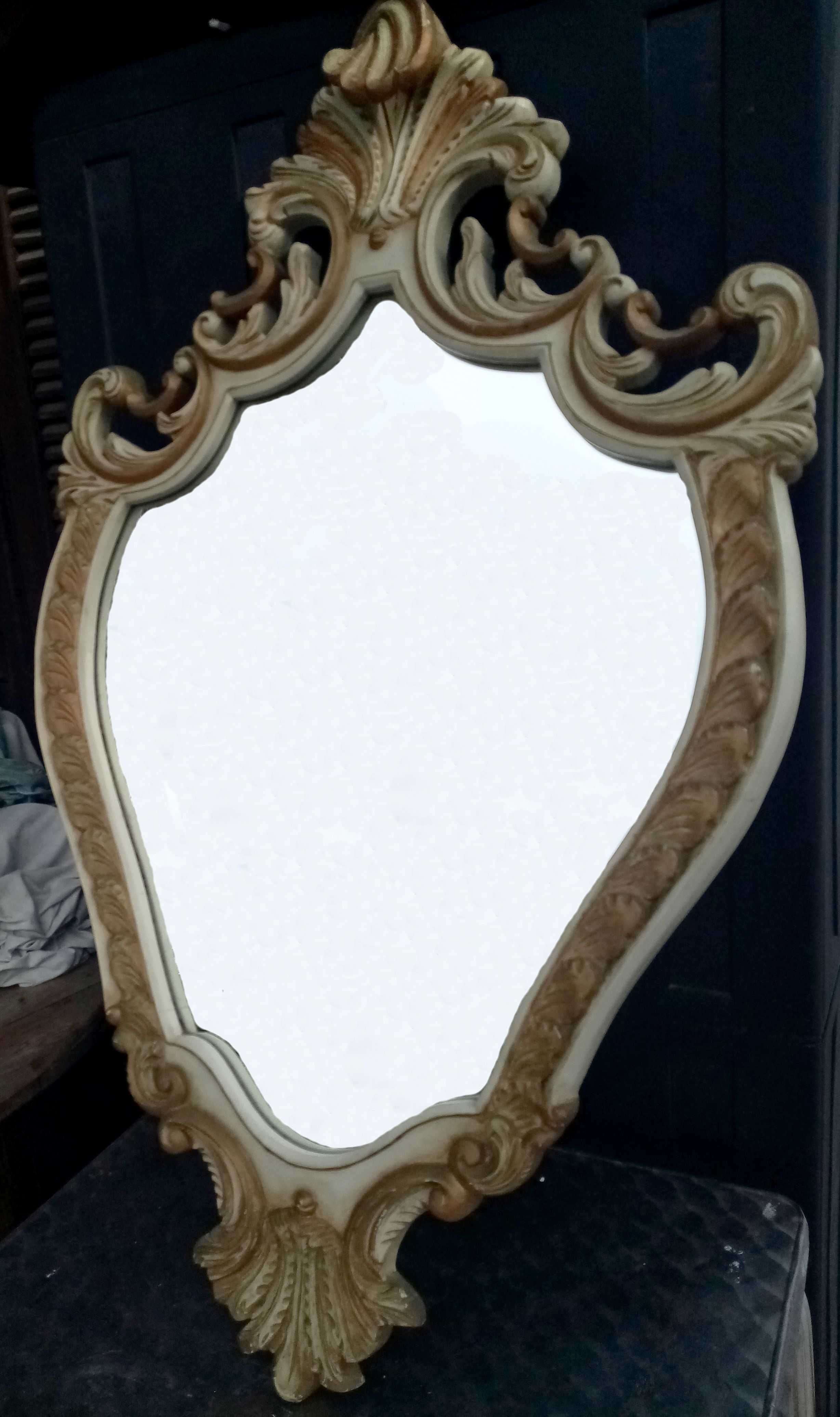 Espelho Antigo em Talha de madeira