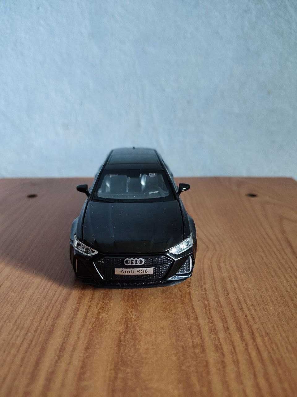 Металева Audi RS 6 колекційна модель, іграшка, є світло і звук 1:32