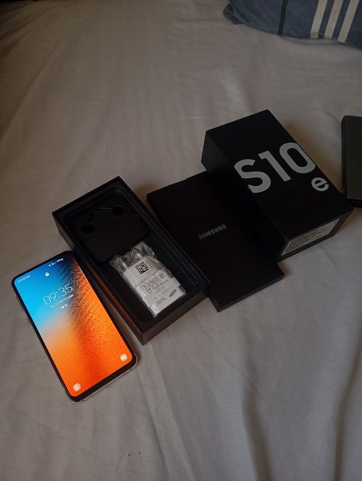 Продам Samsung S10e