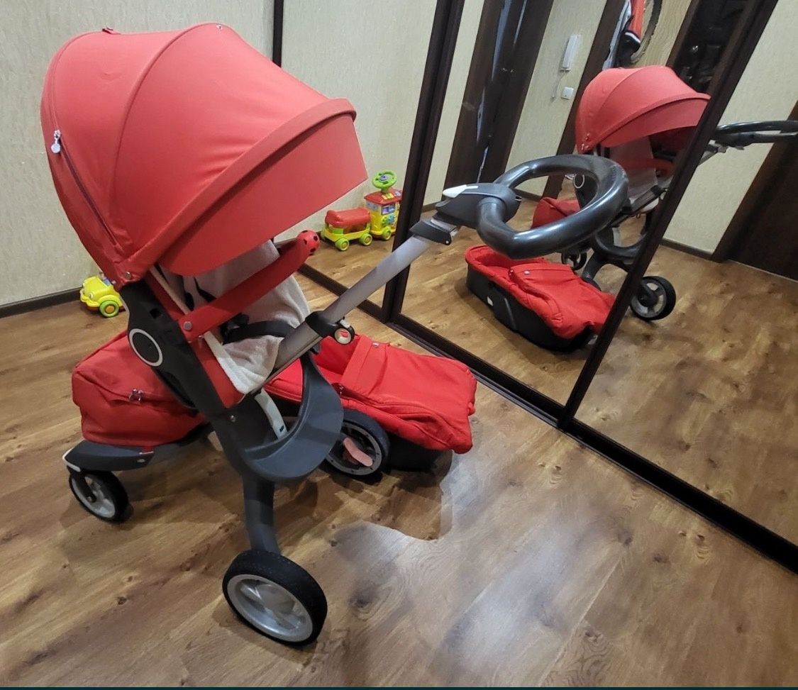 Продам дитячу коляску stokke