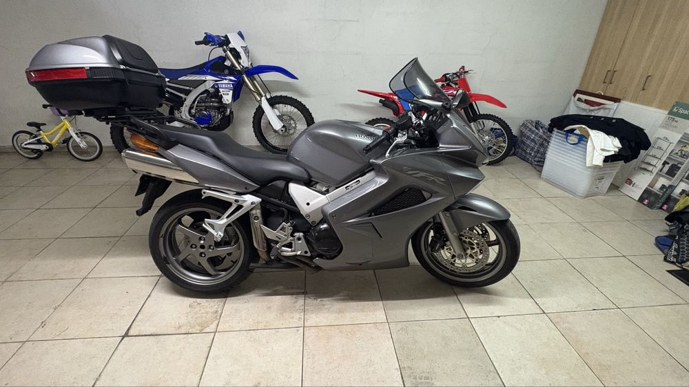 Honda VFR 800 VTEC com apenas 22500kms
