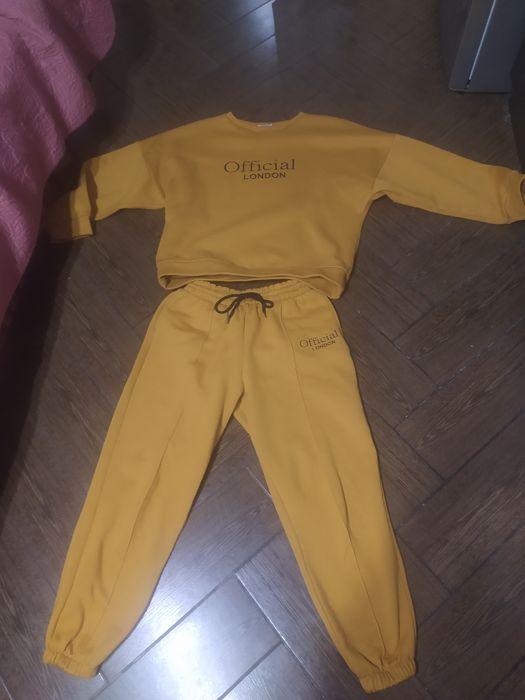 Спортивный женский байковые костюм.