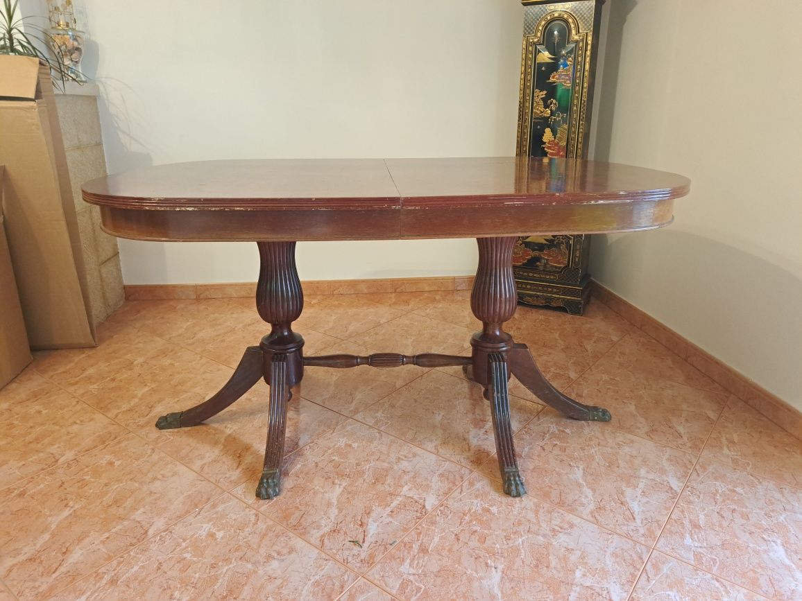 Mesa extensível de madeira
