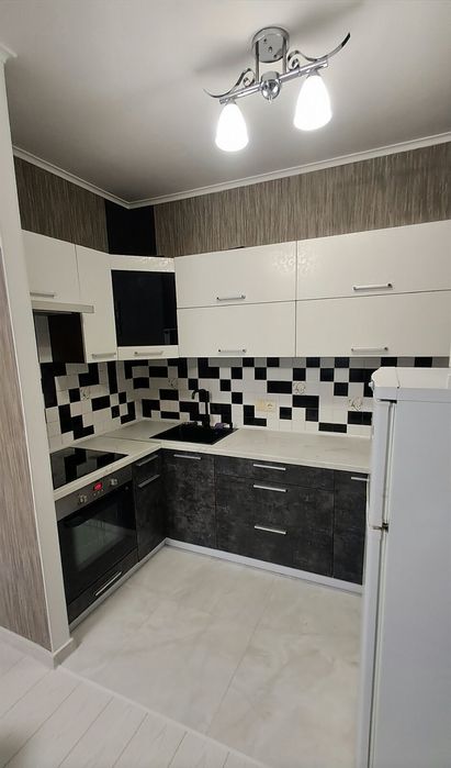 Євродвушка  в новому будинку з ремонтом меблями та П/Т