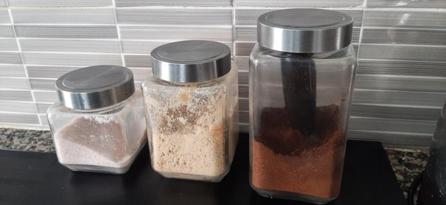 Potes de vidro com tampa ( café,sal,açucar)