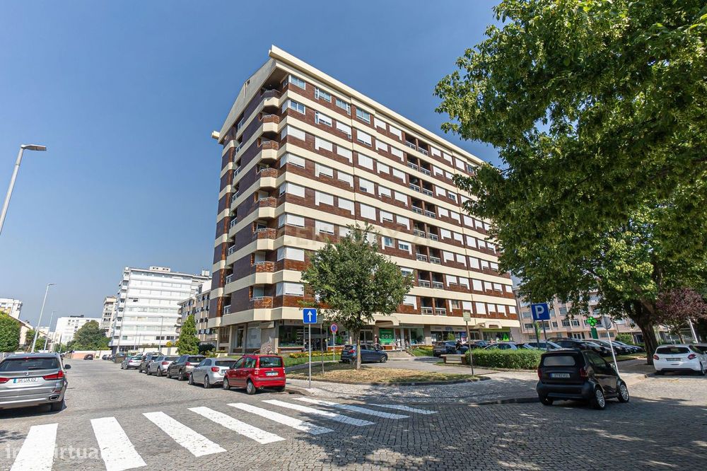 Apartamento T5 para Arrendamento – Praça Velásquez / Alameda Eça de Qu