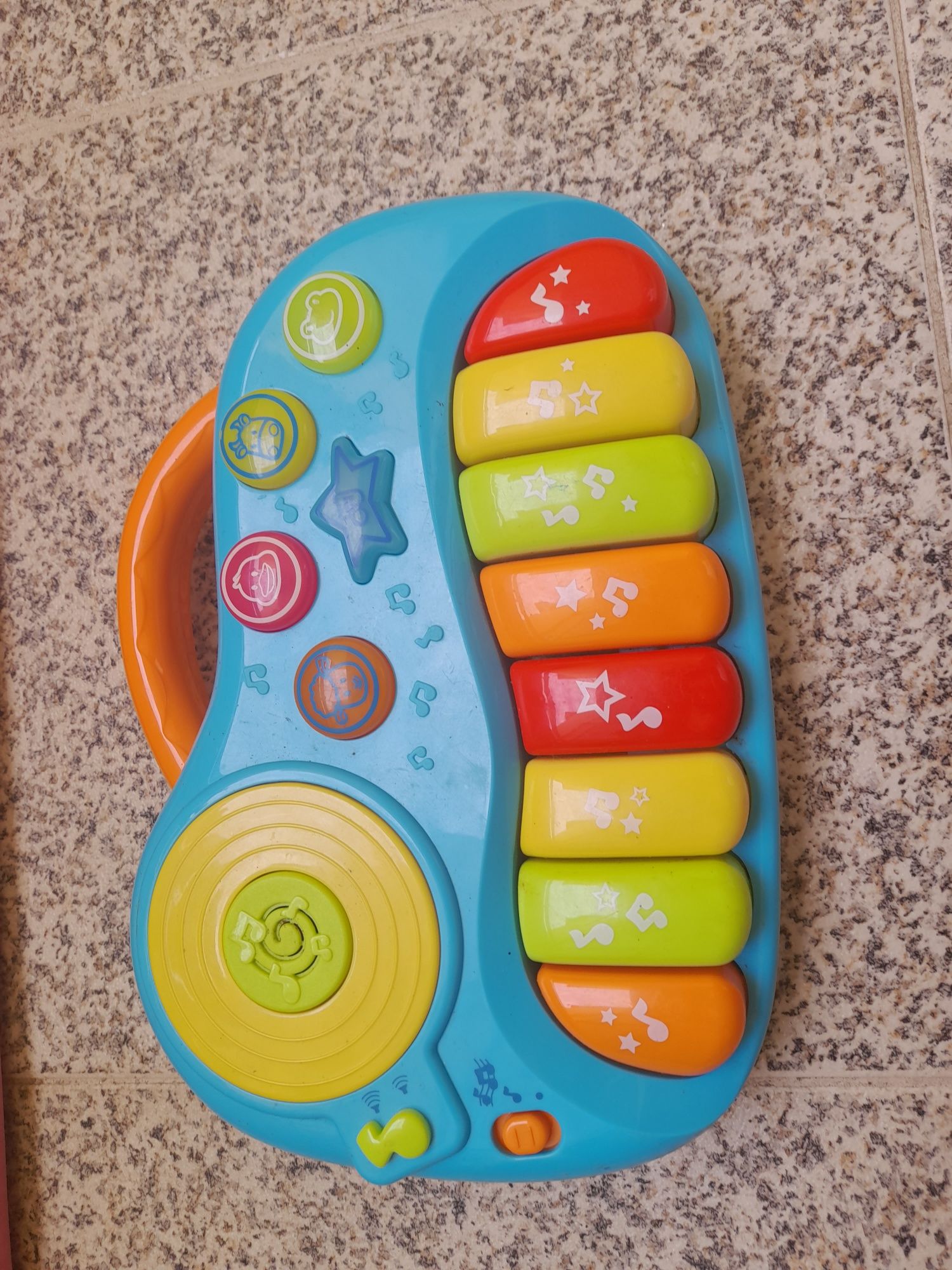 Vendo Pianos  com sons
