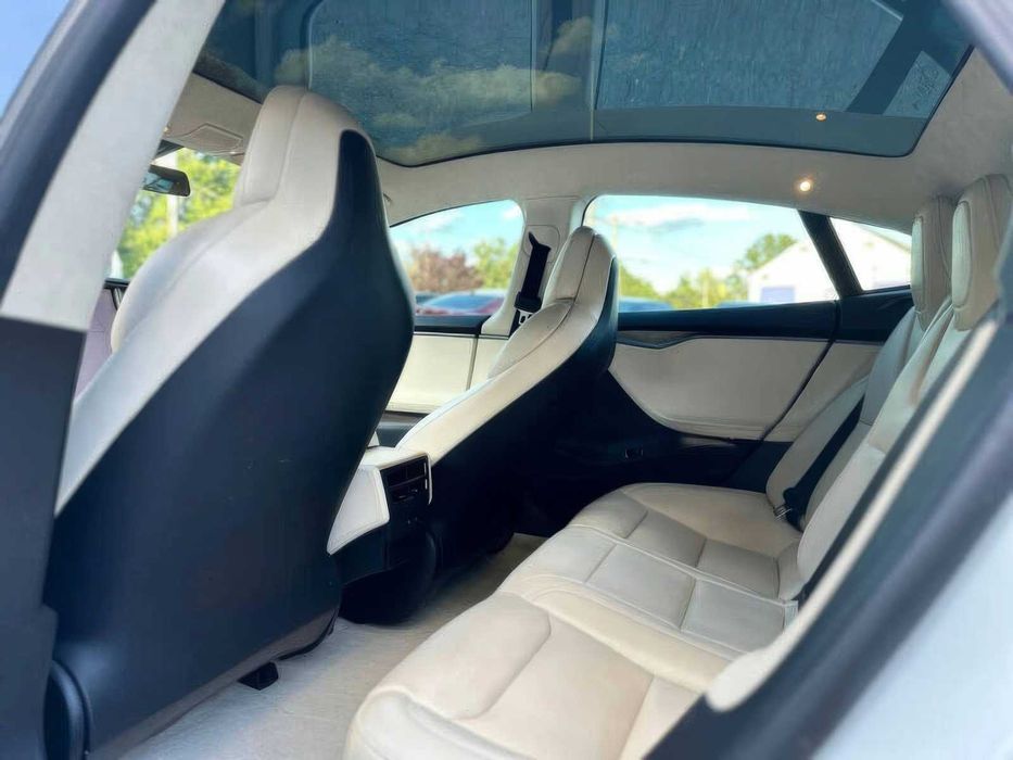 Tesla Model S      2018