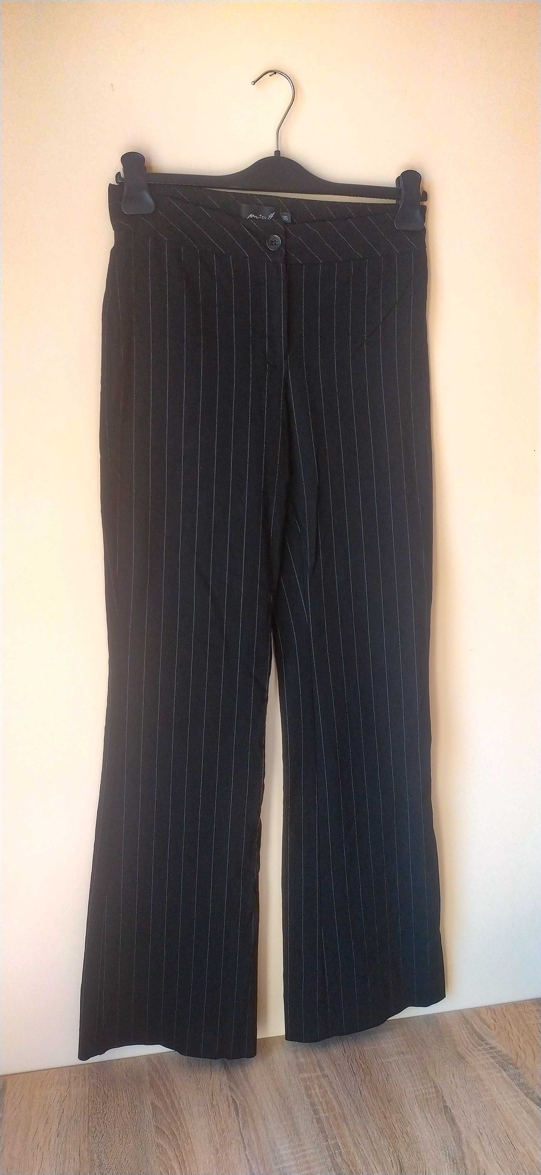 Czarne eleganckie spodnie w paski , rozszerzana nogawka , rozmiar S