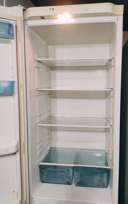 Холодильник Pozis 1,85 м.