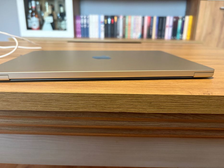Apple MacBook Air 13,6" M2 16GB RAM 256GB Dysk Kolor Starlight