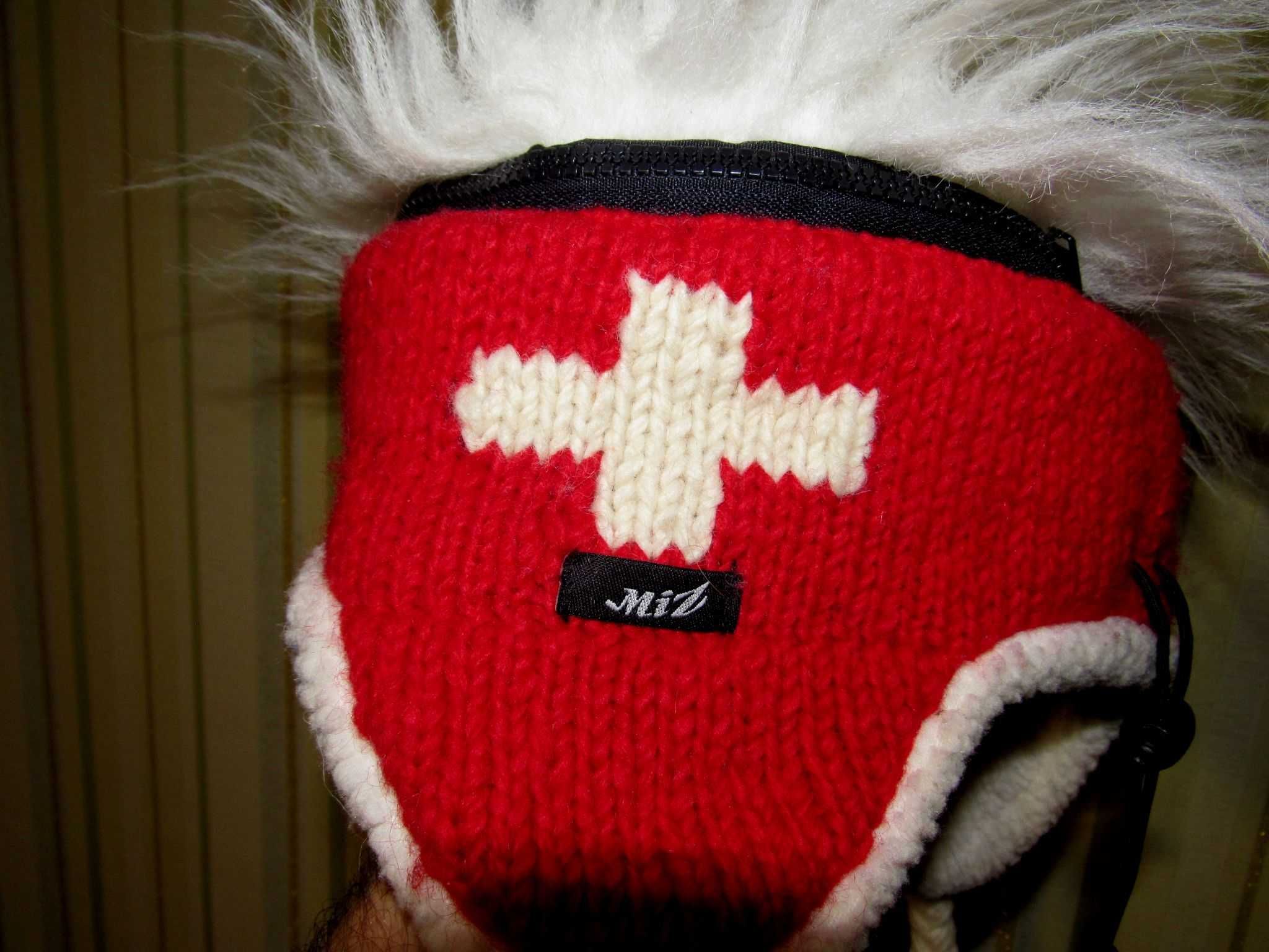 Зимняя лохматая шапка MIZ из Швейцарии.