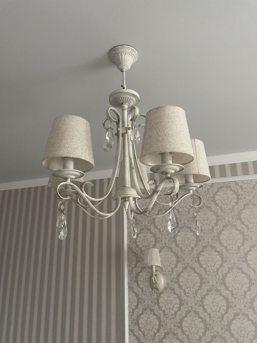 Цікава та сучасна оюстра з бра