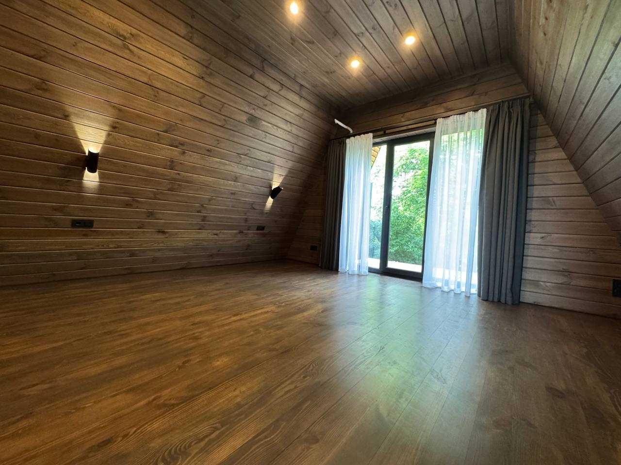 Будинок A-frame з ділянкою, терасами та ремонтом — без комісії