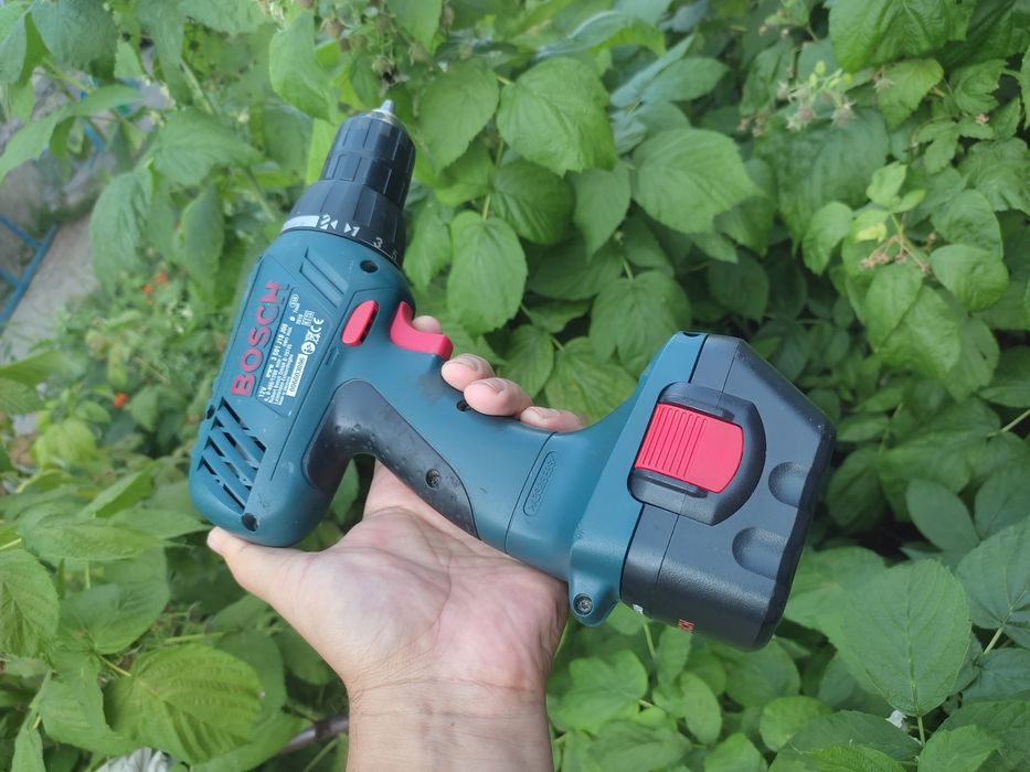 BOSCH GSR 12-2 Professional - акумуляторна дрель-шуруповерт.