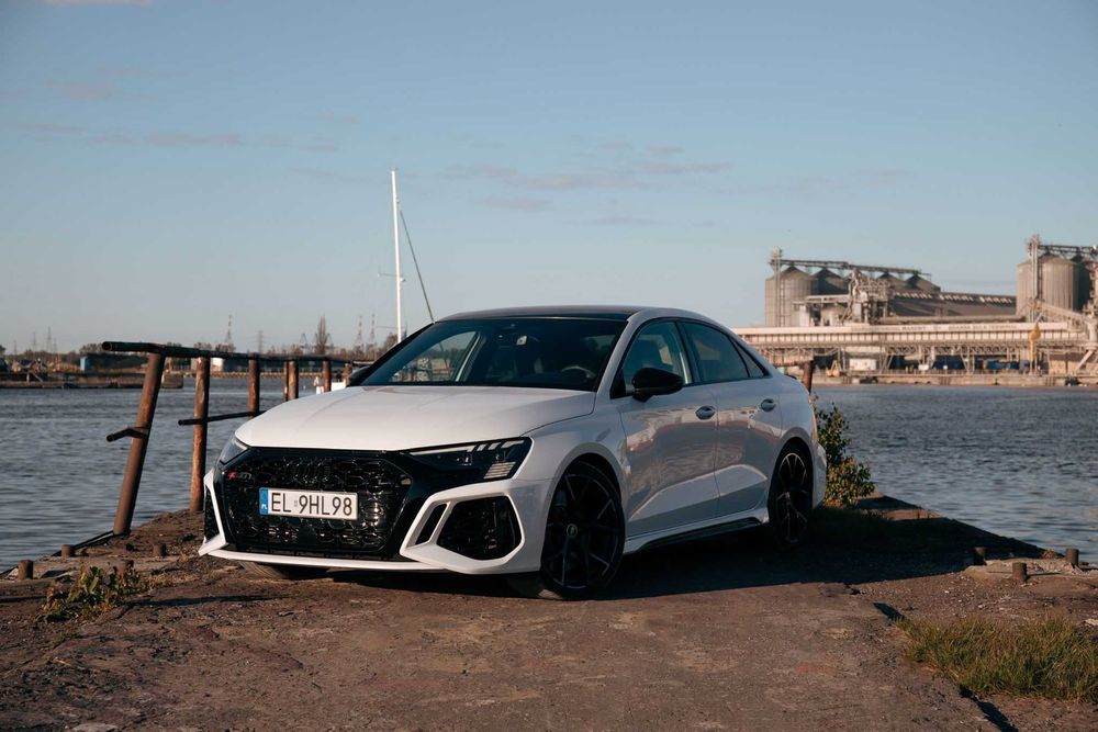 Wynajem Audi RS3 Wydech Hooliex - wypożyczalnia samochodów.