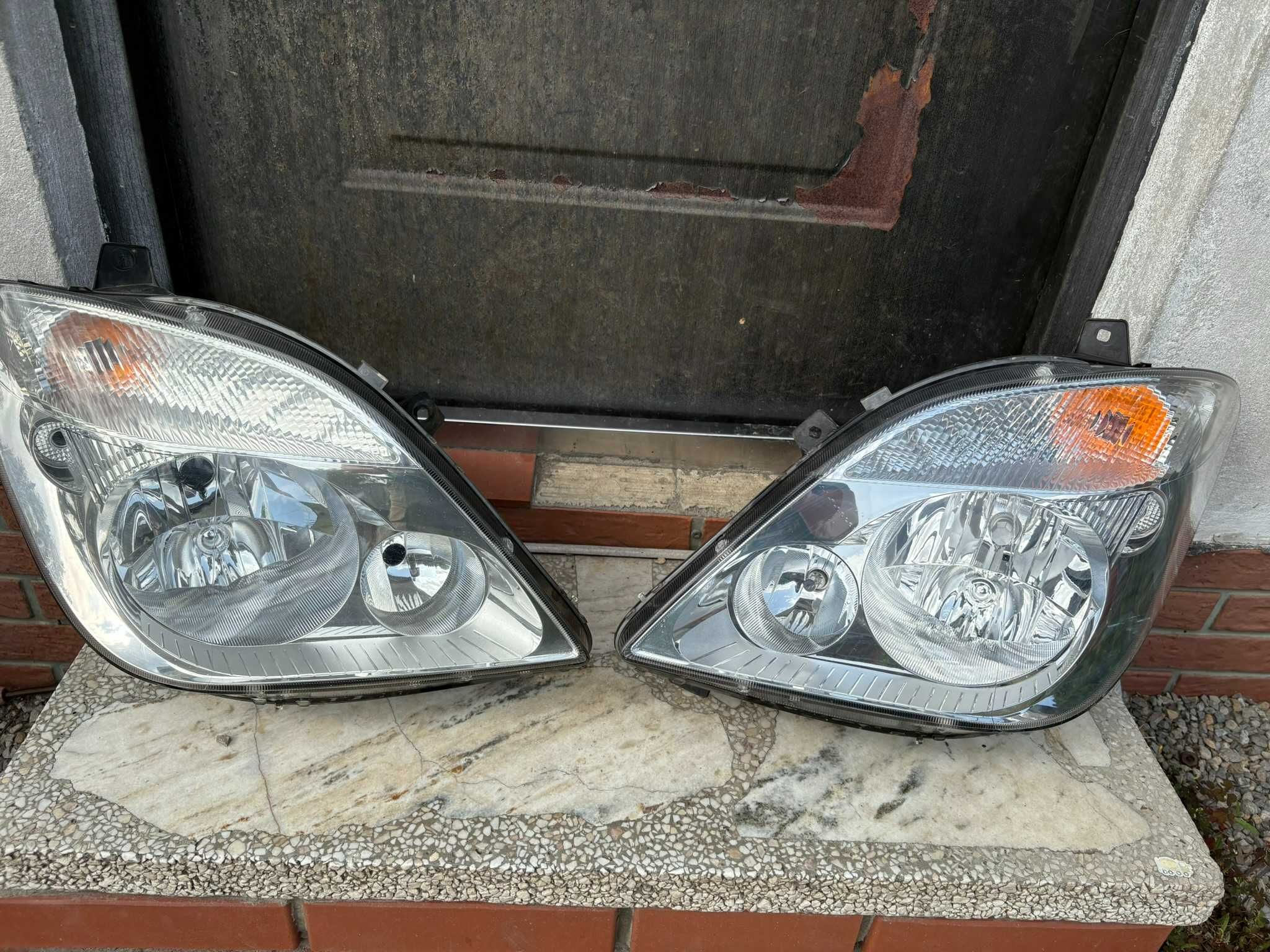 Lampa lampy przód Mercedes sprinter 906 przed liftem