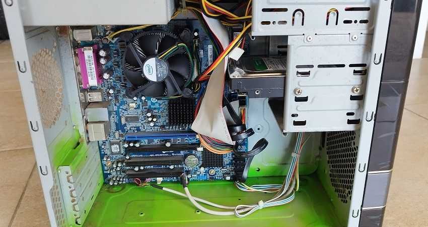 Computador Celeron 420 1.6GHZ a funcionar