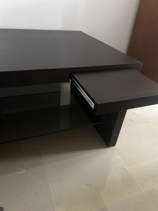 Mesa de centro de sala em madeira Wengué escura