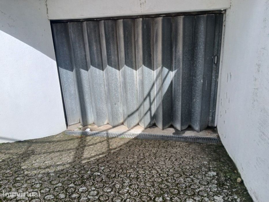 Garagem na Tapada das Merçes Junto á estação CP