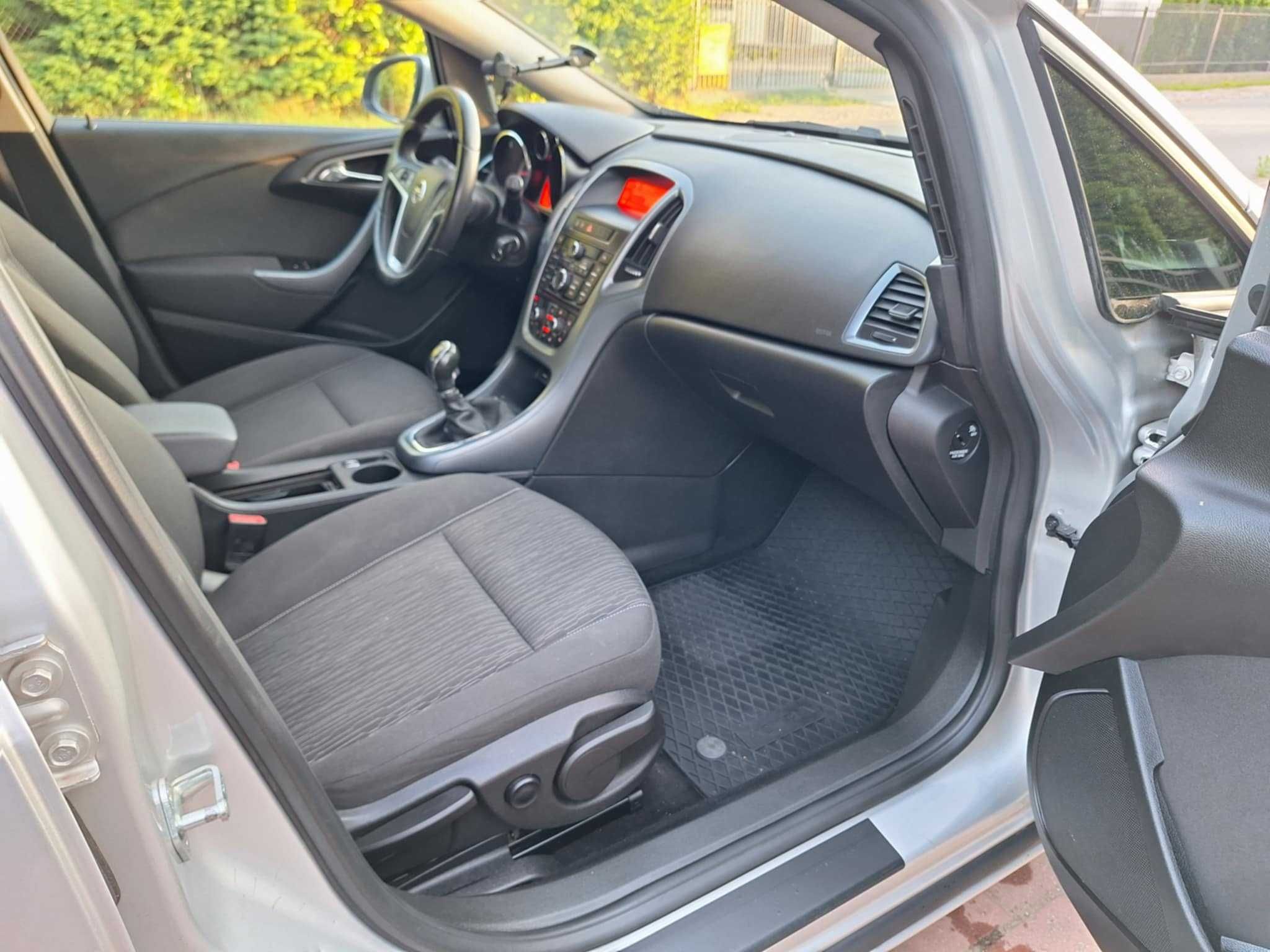 Sprzedam Opel Astra 2013r , 1.4 benzyna
