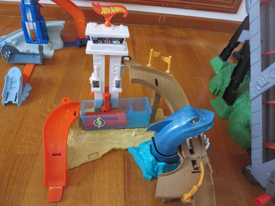 Pista Hot Wheels ( Tubarão )