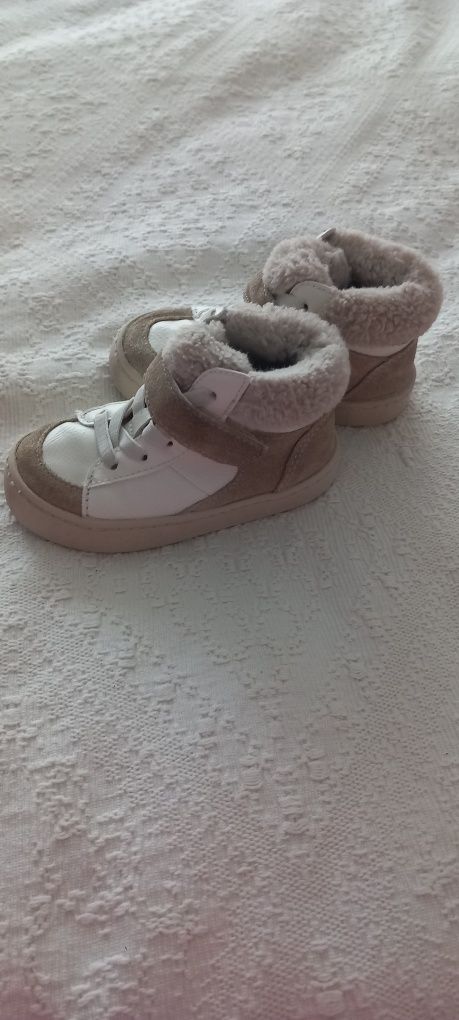 Sapatilhas Bota Zara Tam 23