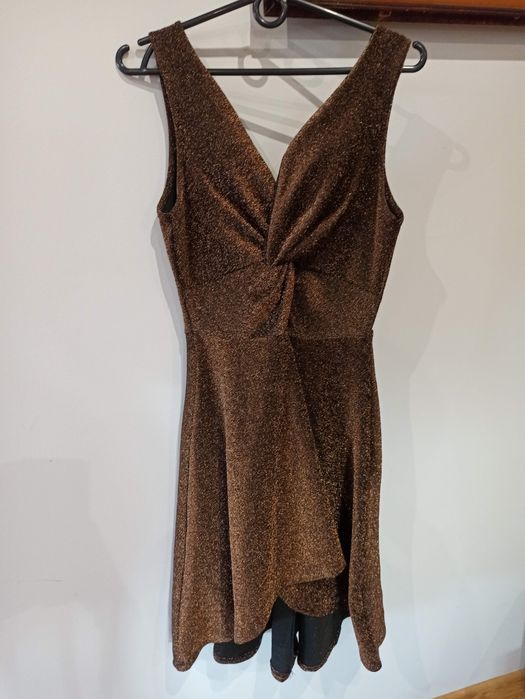 Sukienka brokatowa sylwestrowa na wieczorek na szerokich ramiączkach