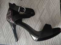 Nowe buty na obcasie r.39