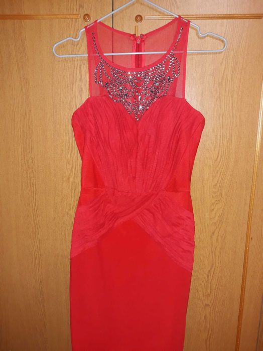 Lipsy нарядное платье красного цвета размер S