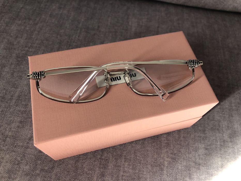 Солнцезащитные очки Miu Miu
