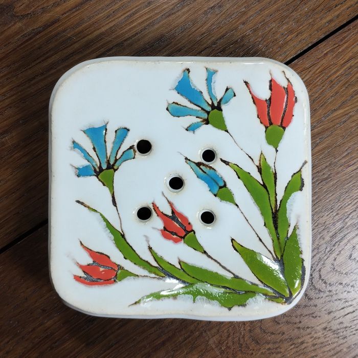 Ceramiczna mydelniczka w kwiatki
