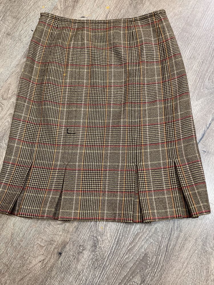 Шикарная юбка max mara  оригинал 100% шерсть