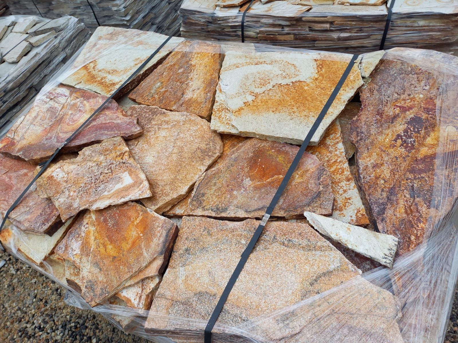 Kamień elewacyjny naturalny gnejs na elewację podjazd płaski gr 1-3 cm