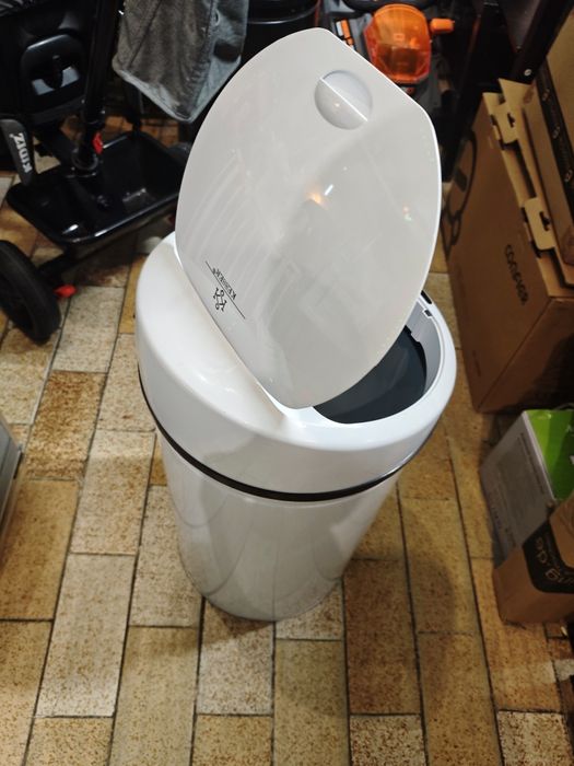 Otwierany na ruch kosz na śmieci 56 l