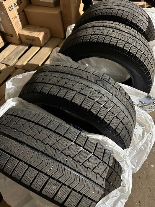 ШИНИ на зиму 215/55 R16 BRIDGESTONE BLIZZAK VRX 5 mm б/у (Японія)