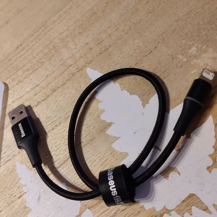 Kabel USB typu lightning 25 cm nowy