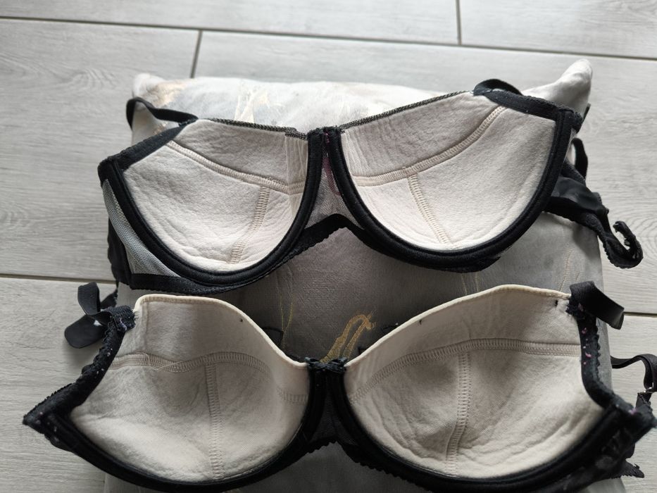 Dwa biustonosze Gorteks 75C, bardzo dobry stan. Polecam